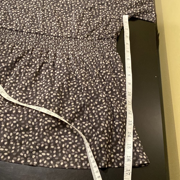 Liz Claiborne v Neck Printed Gray Top XL - Picture 7 of 9